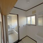 脱衣所 ペアサッシ壁紙全面張替え済(内装) 脱衣所 ペアサッシ壁紙全面張替え済(内装)