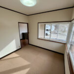 1F洋室 ペアサッシ壁紙全面張替え済(内装) 1F洋室 ペアサッシ壁紙全面張替え済(内装)