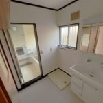 脱衣所 壁紙全面張替え済(内装)