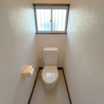 簡易水洗トイレ 壁紙全面張替え済(内装)